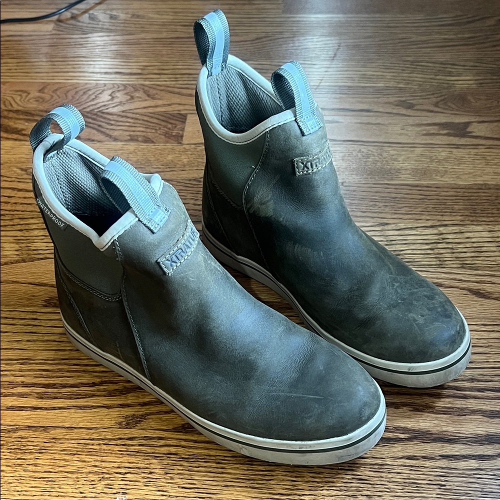 Xxtratuf women’s waterproof deck boot